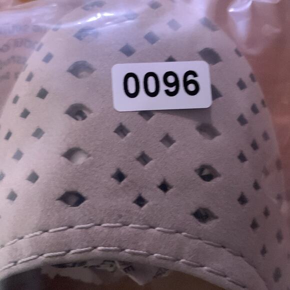 LUCKY BRAND Perforated Ballet Flats Sz 8.5 Tan Y2K Preppy Slip On - Picture 9 of 9